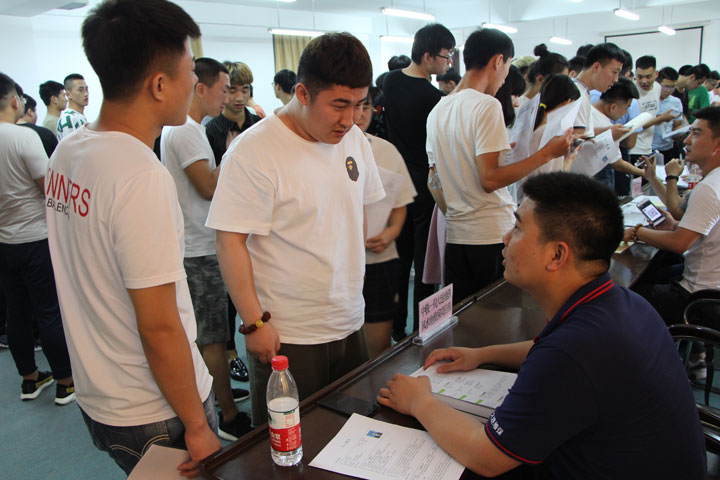 机械工程系召开2019届毕业生“服务地方，建功立业”实习及就业创业双选会 (2).jpg